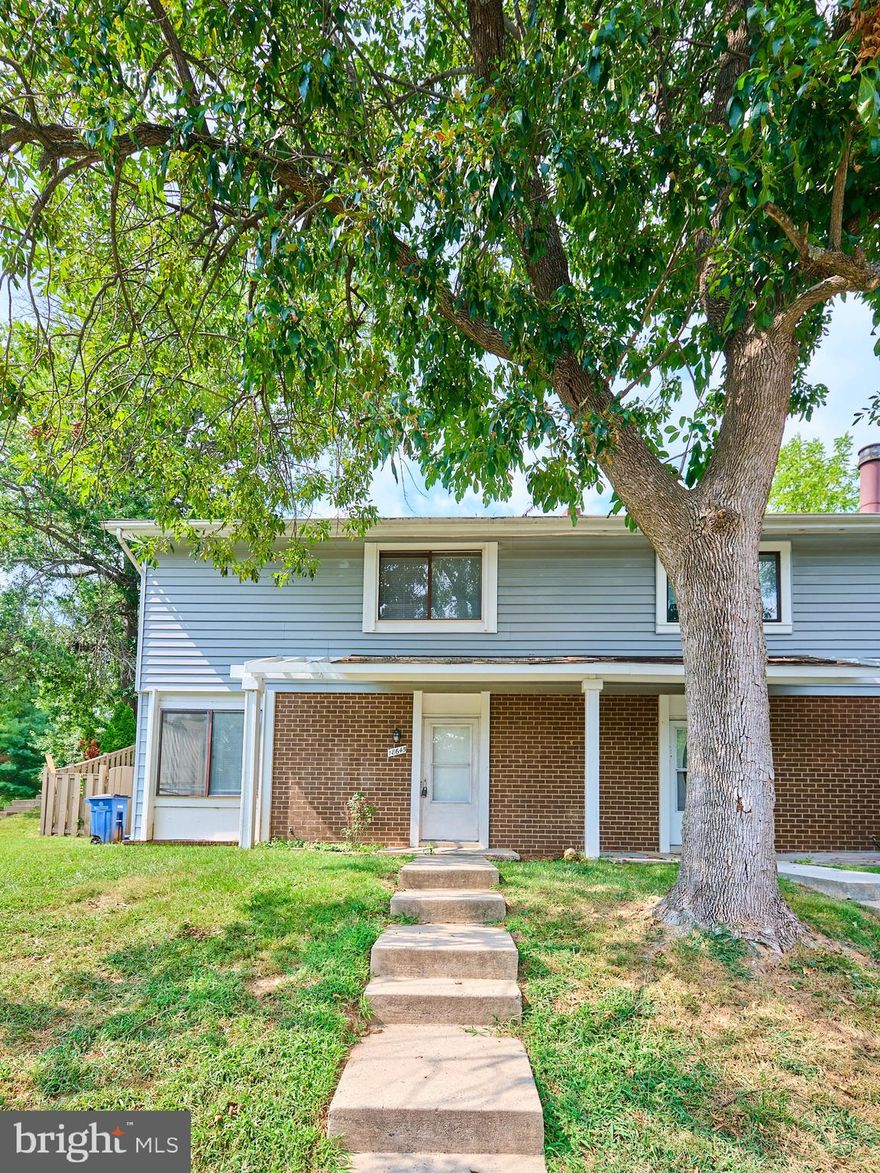 This is the one you've been looking for! 

Fully Loaded End Unit Townhome conveniently located within Germantown Park community. This well kept home is priced to move fast. Don't lose out on this exceptional value!

Features:
- 1,350 SF above ground, End Unit home with lots of space, closets, and storage.

- 3 large bedrooms and 2.5 bathrooms, newer refrigerator, dishwasher, stove/oven, washer/dryer in unit.

- Master suite with full bath and large closet space.

- Quiet community, great neighborhood, with assigned parking spaces.

- Great location, close to schools, shopping, and transportation!