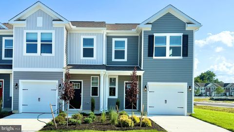 Townhouse For Sale - 537 Colette Street<br/> ELLENDALE, DE 19941