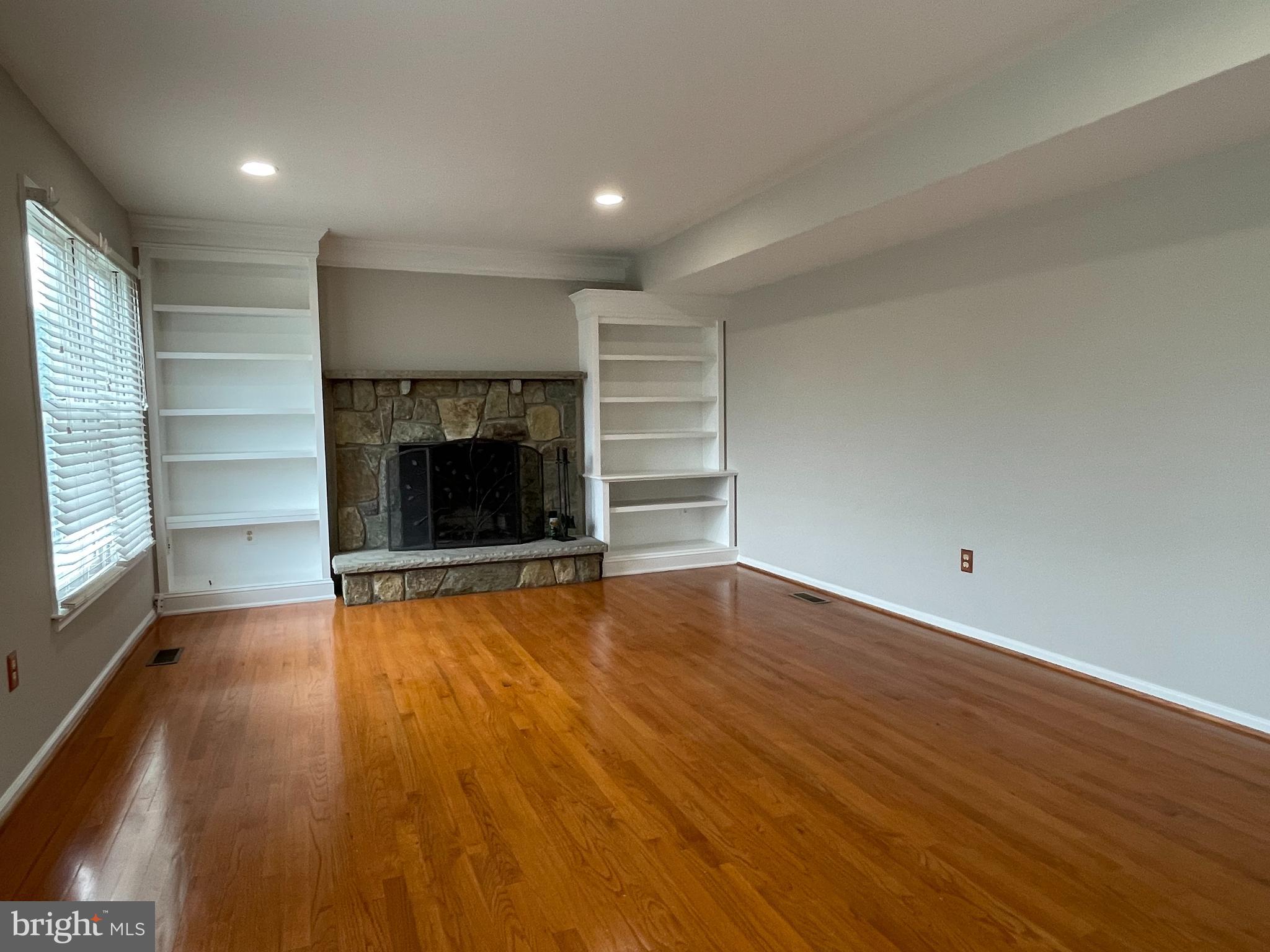 POPLAR TREE WOODS - Residential Lease