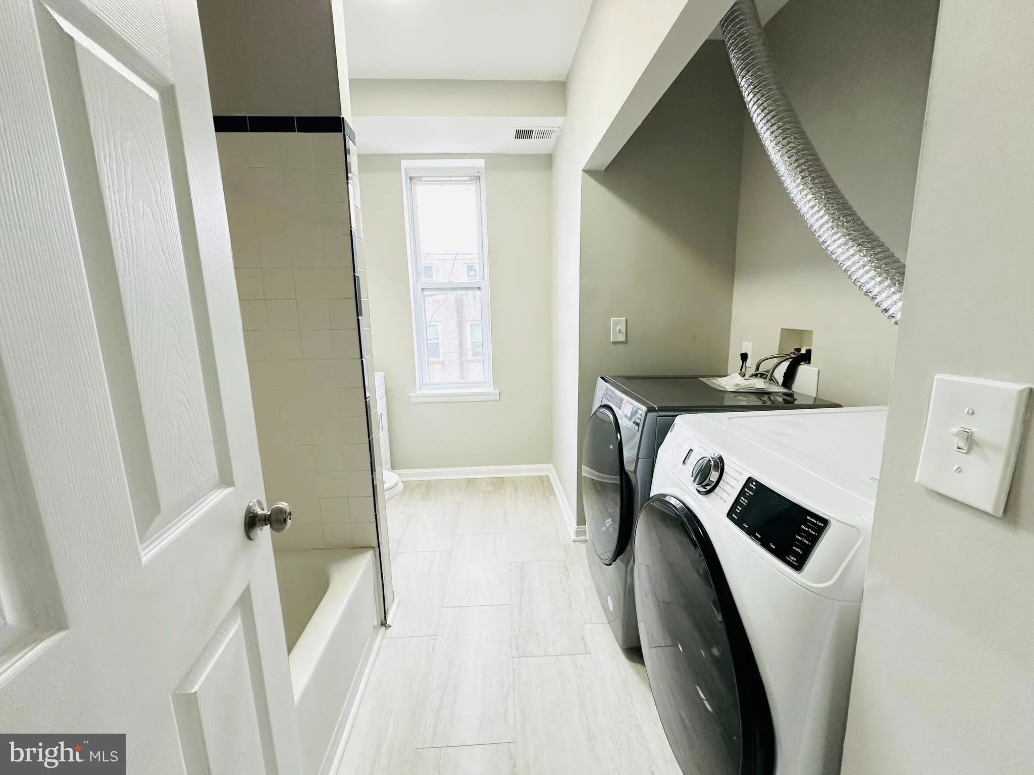 Baltimore, Maryland 21218, United States, 3 Bedrooms Bedrooms, ,1 BathroomBathrooms,Residential,Active,30706