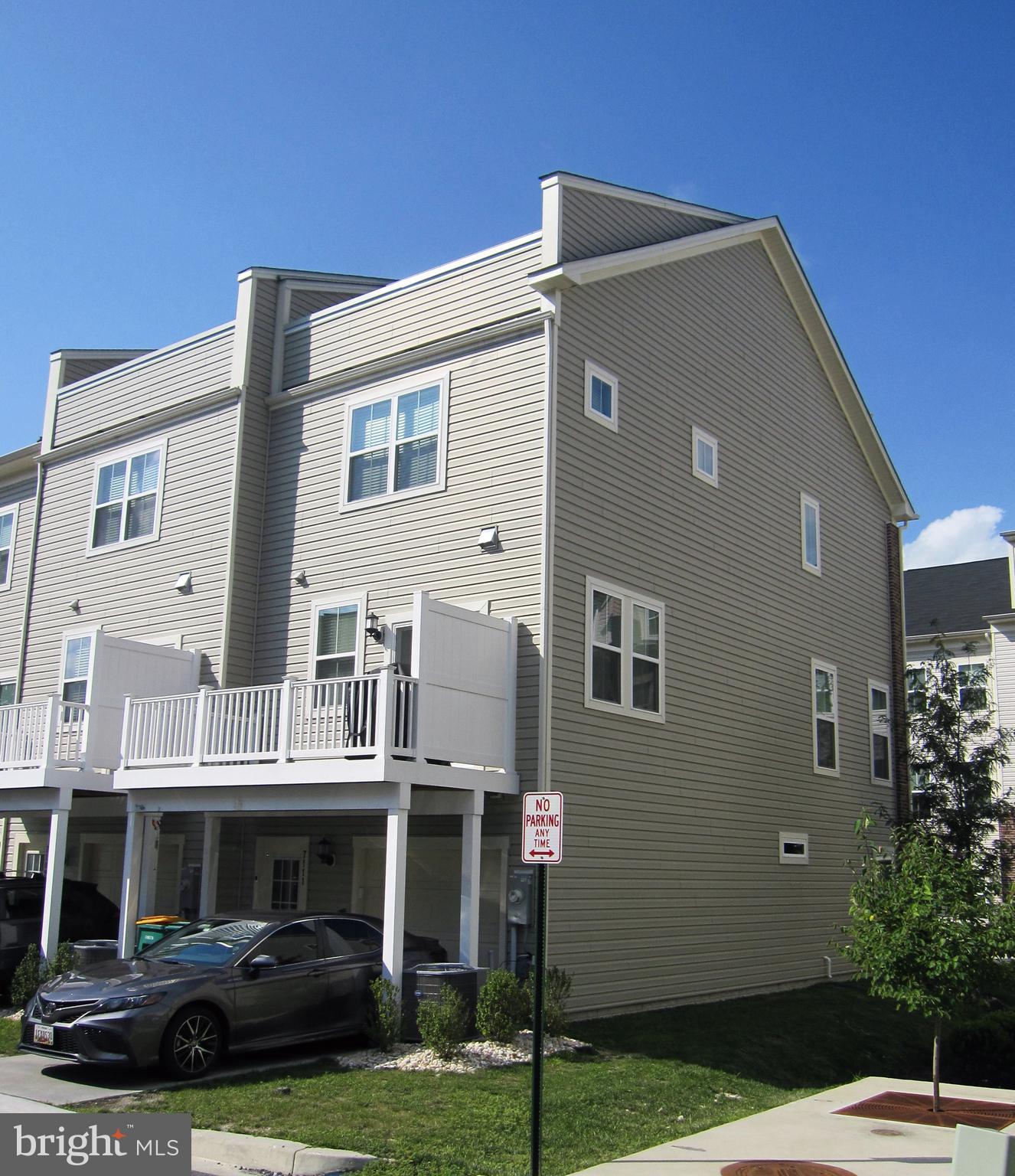 OXFORD SQUARE - Residential Lease