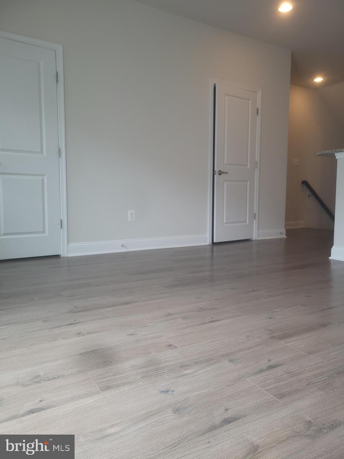 OXFORD SQUARE - Residential Lease