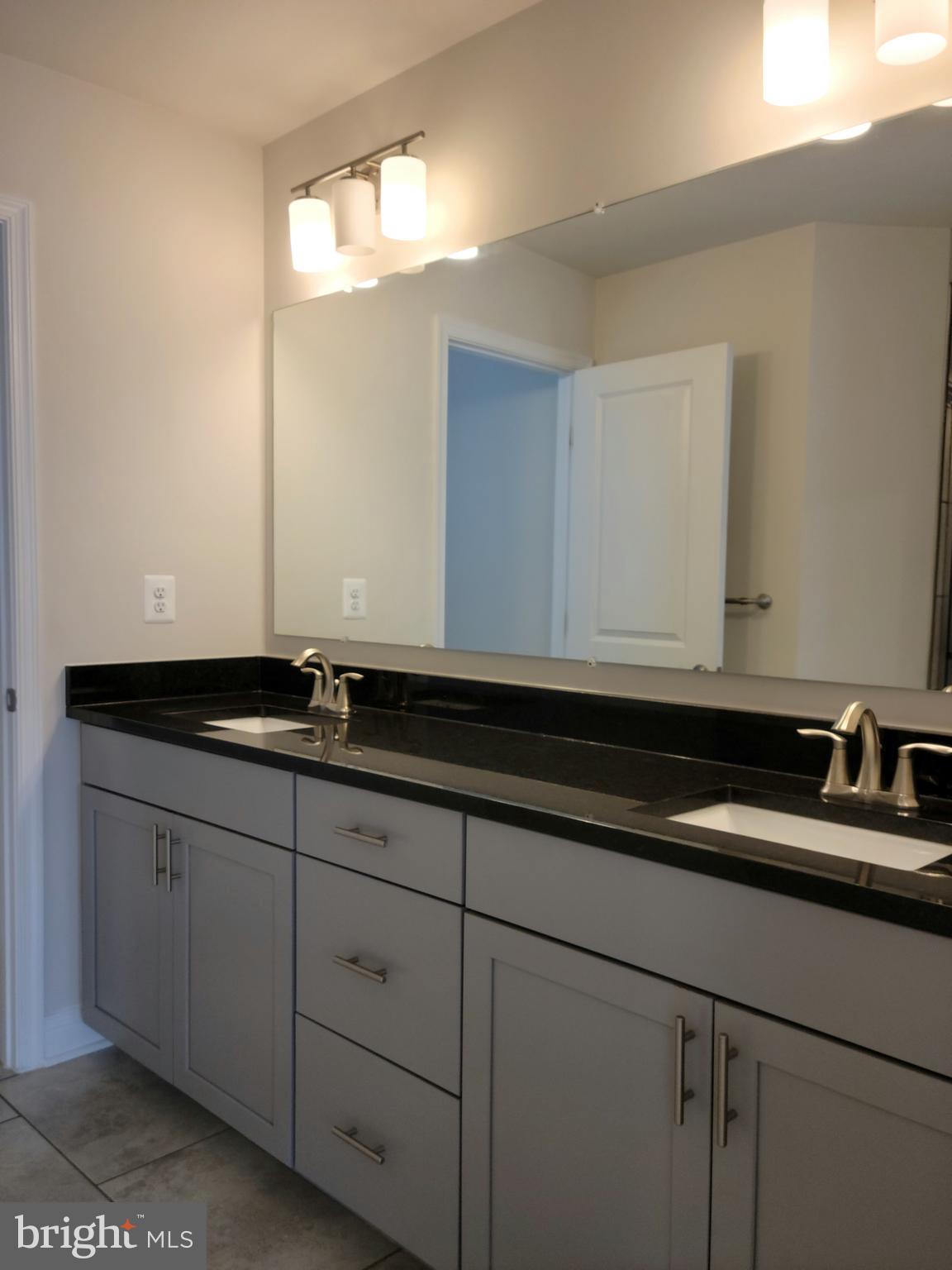 OXFORD SQUARE - Residential Lease