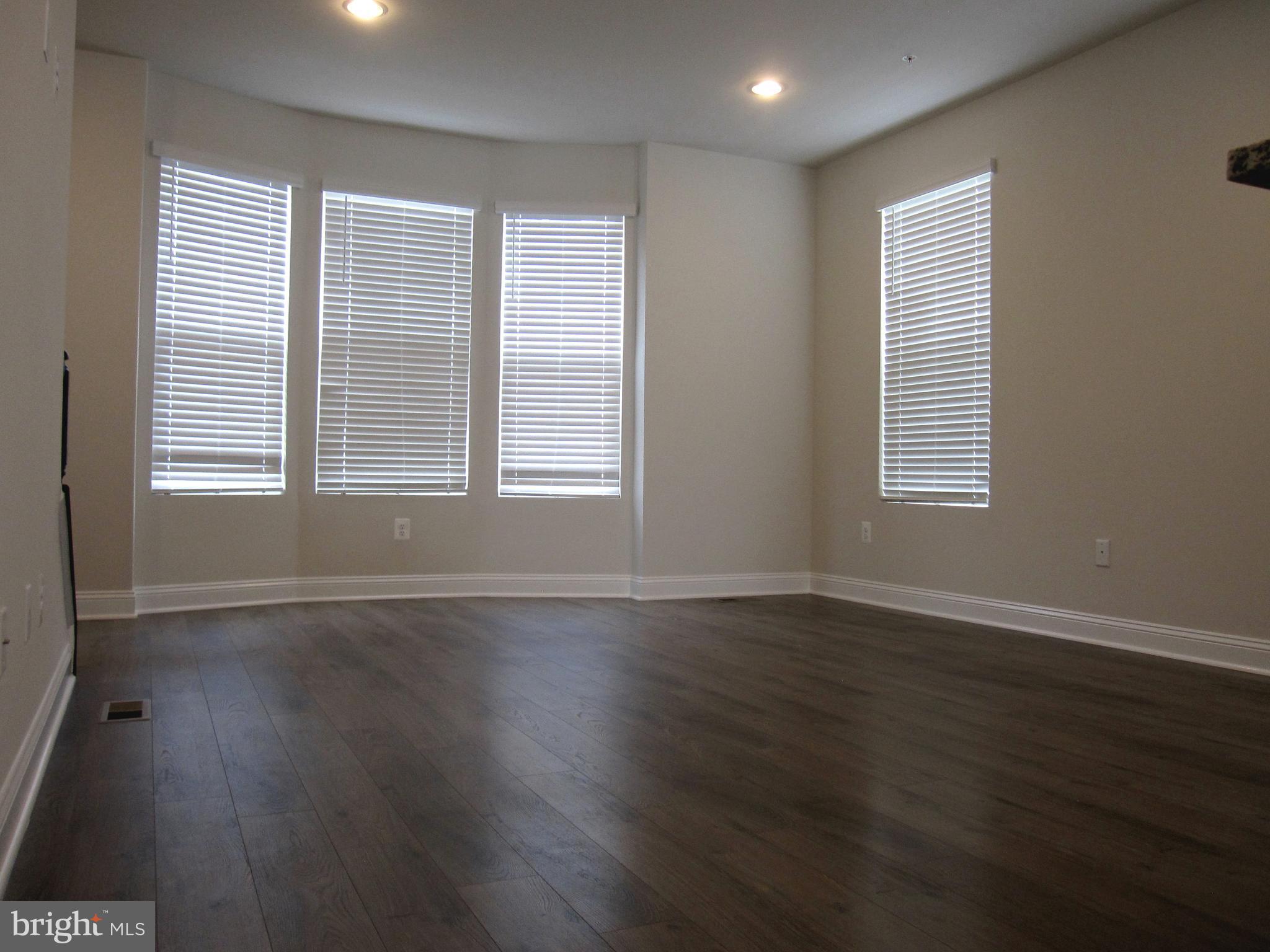 OXFORD SQUARE - Residential Lease