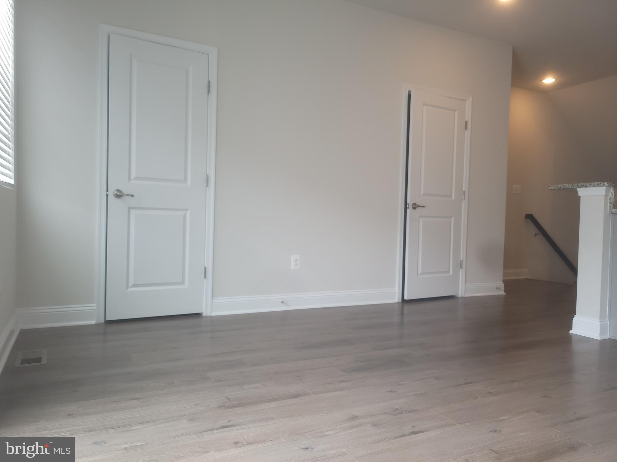 OXFORD SQUARE - Residential Lease