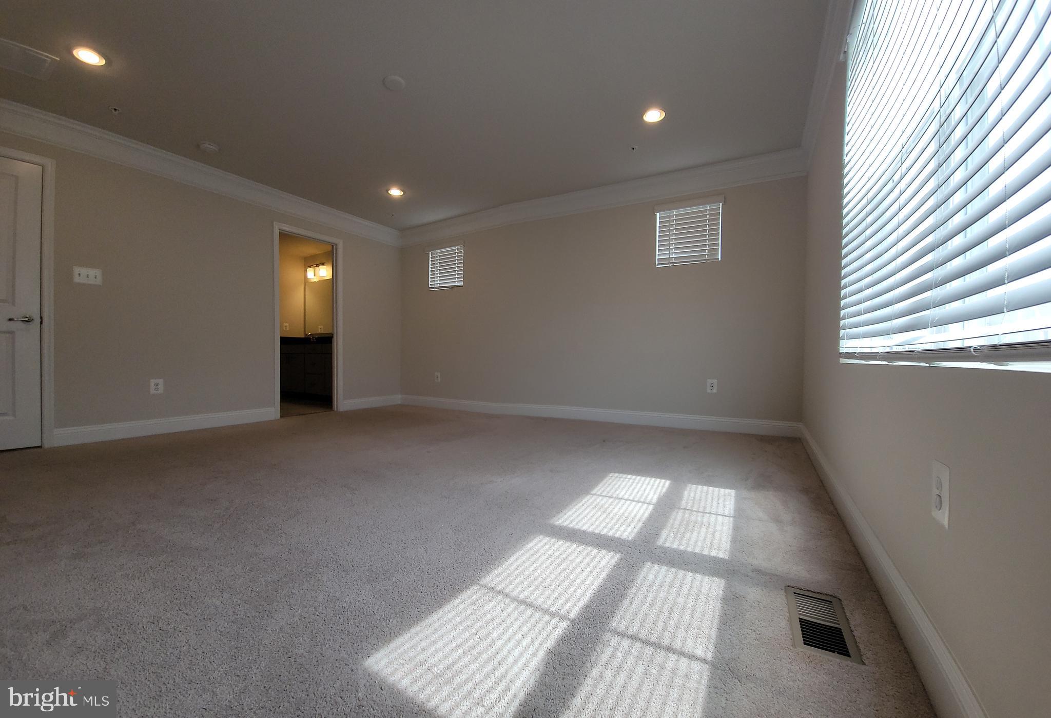 OXFORD SQUARE - Residential Lease