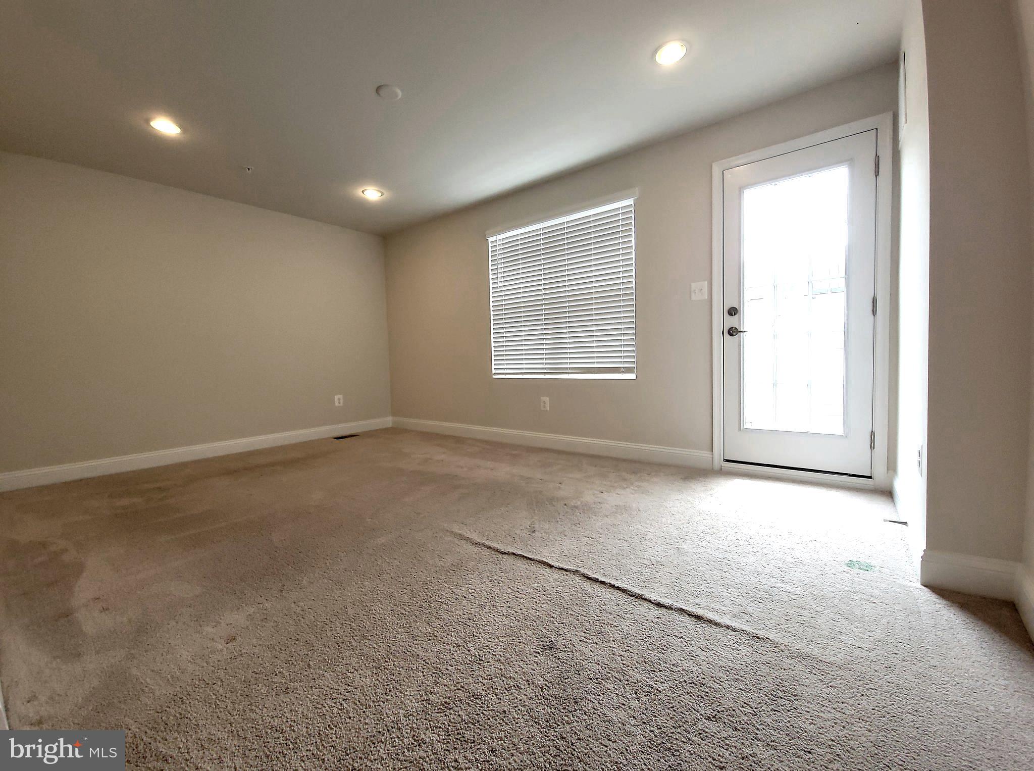 OXFORD SQUARE - Residential Lease