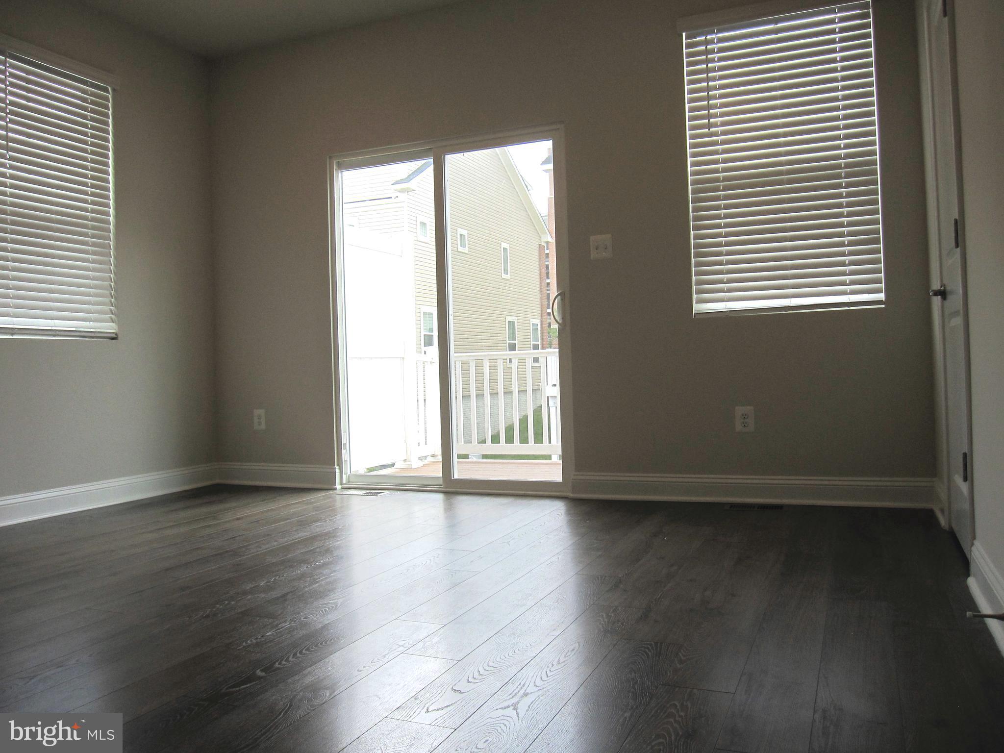 OXFORD SQUARE - Residential Lease