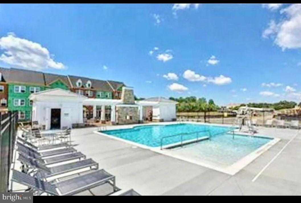 OXFORD SQUARE - Residential Lease