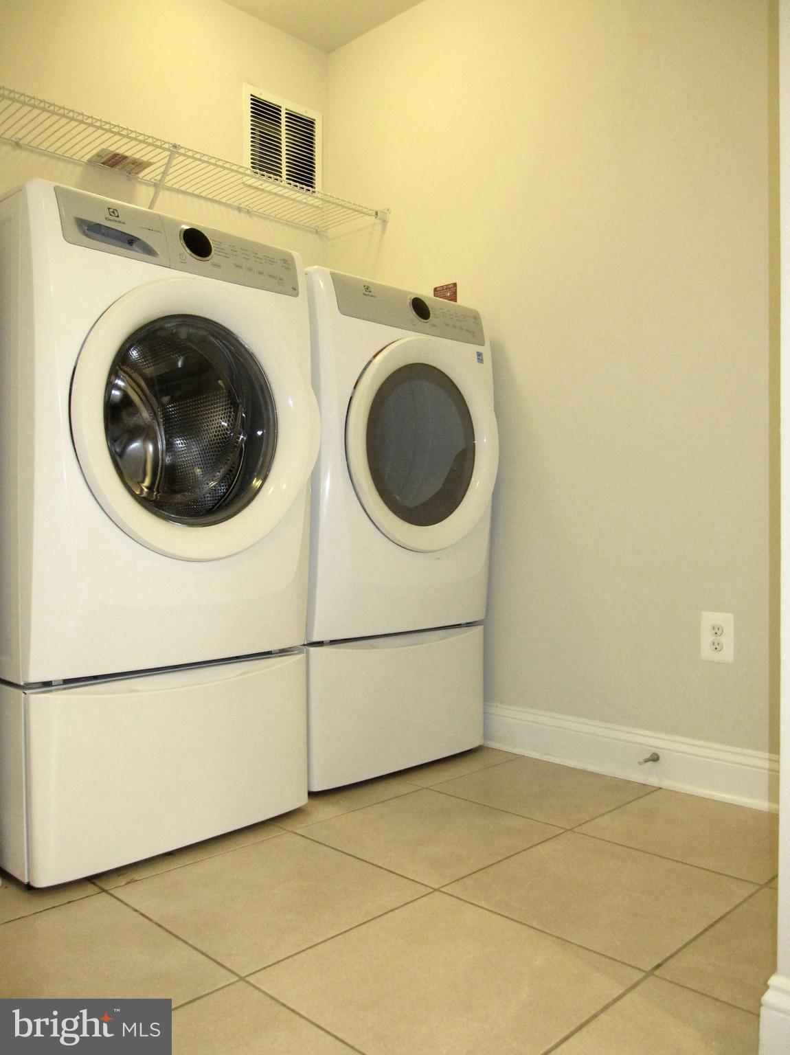 OXFORD SQUARE - Residential Lease