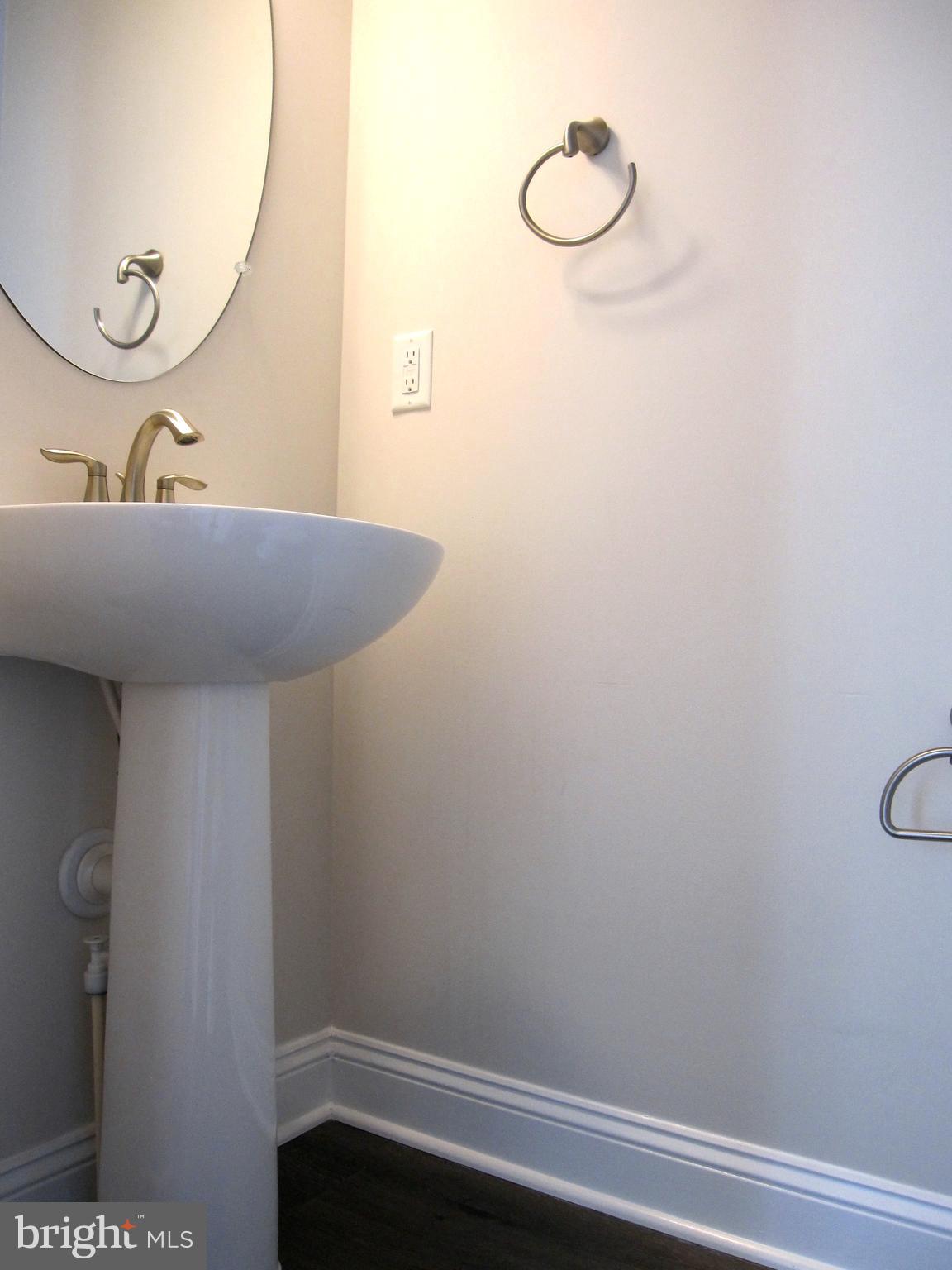 OXFORD SQUARE - Residential Lease