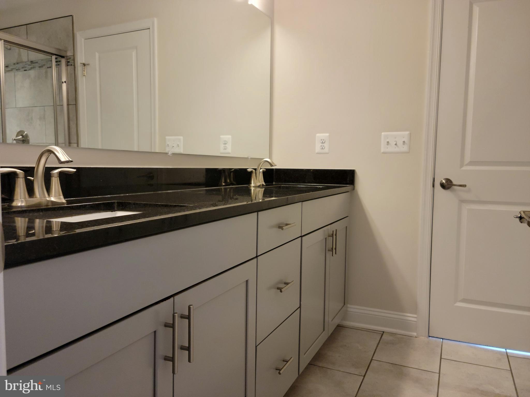 OXFORD SQUARE - Residential Lease