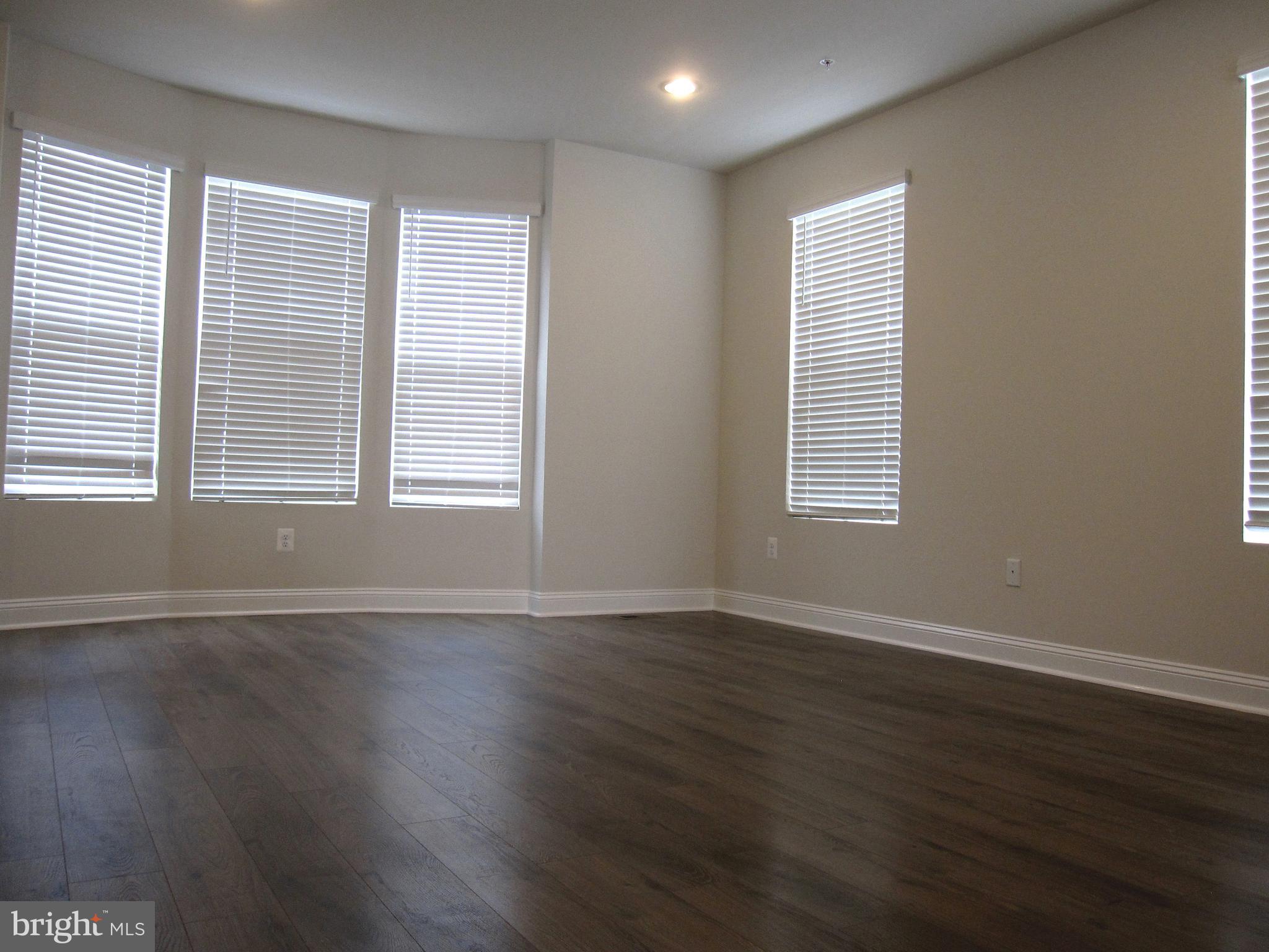 OXFORD SQUARE - Residential Lease