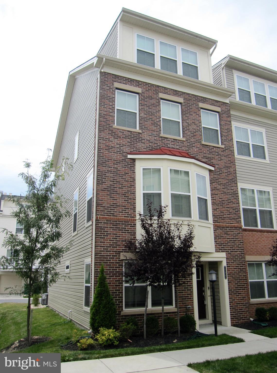 OXFORD SQUARE - Residential Lease