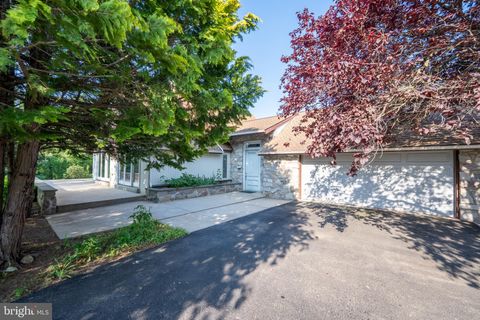 68 KNOLL CIRCLE BOYERTOWN PA 19512