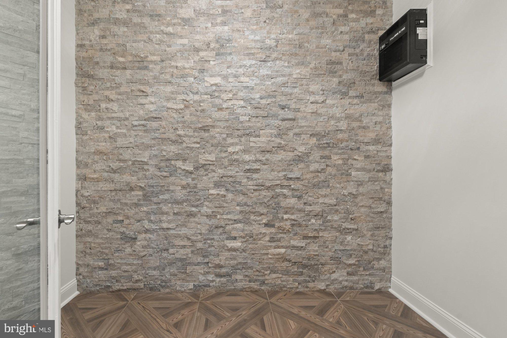 KIRBY COURT - Residential