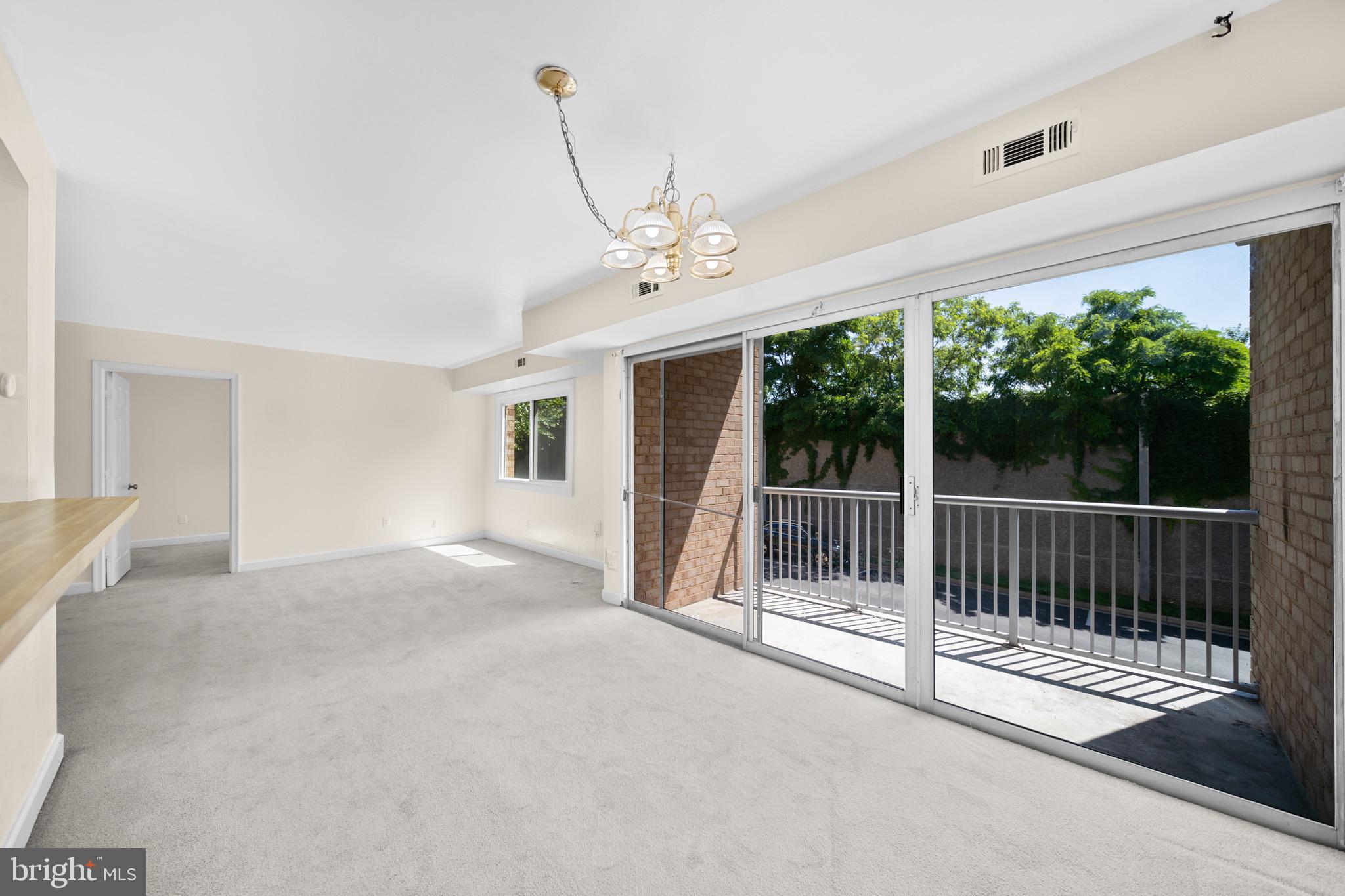 YORKTOWNE SQUARE - Residential