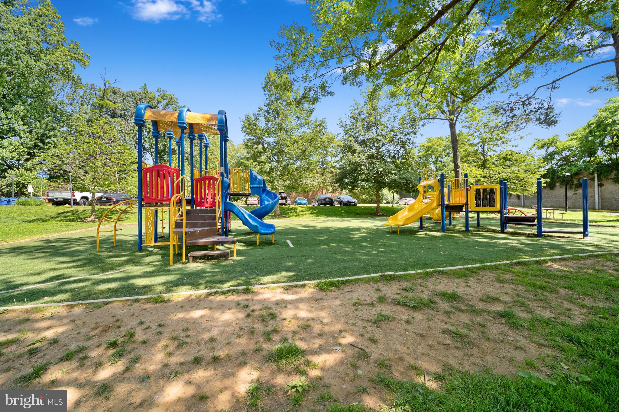 YORKTOWNE SQUARE - Residential