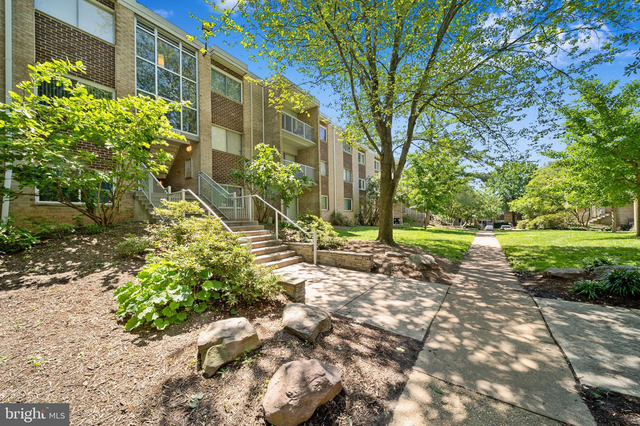 YORKTOWNE SQUARE - Residential