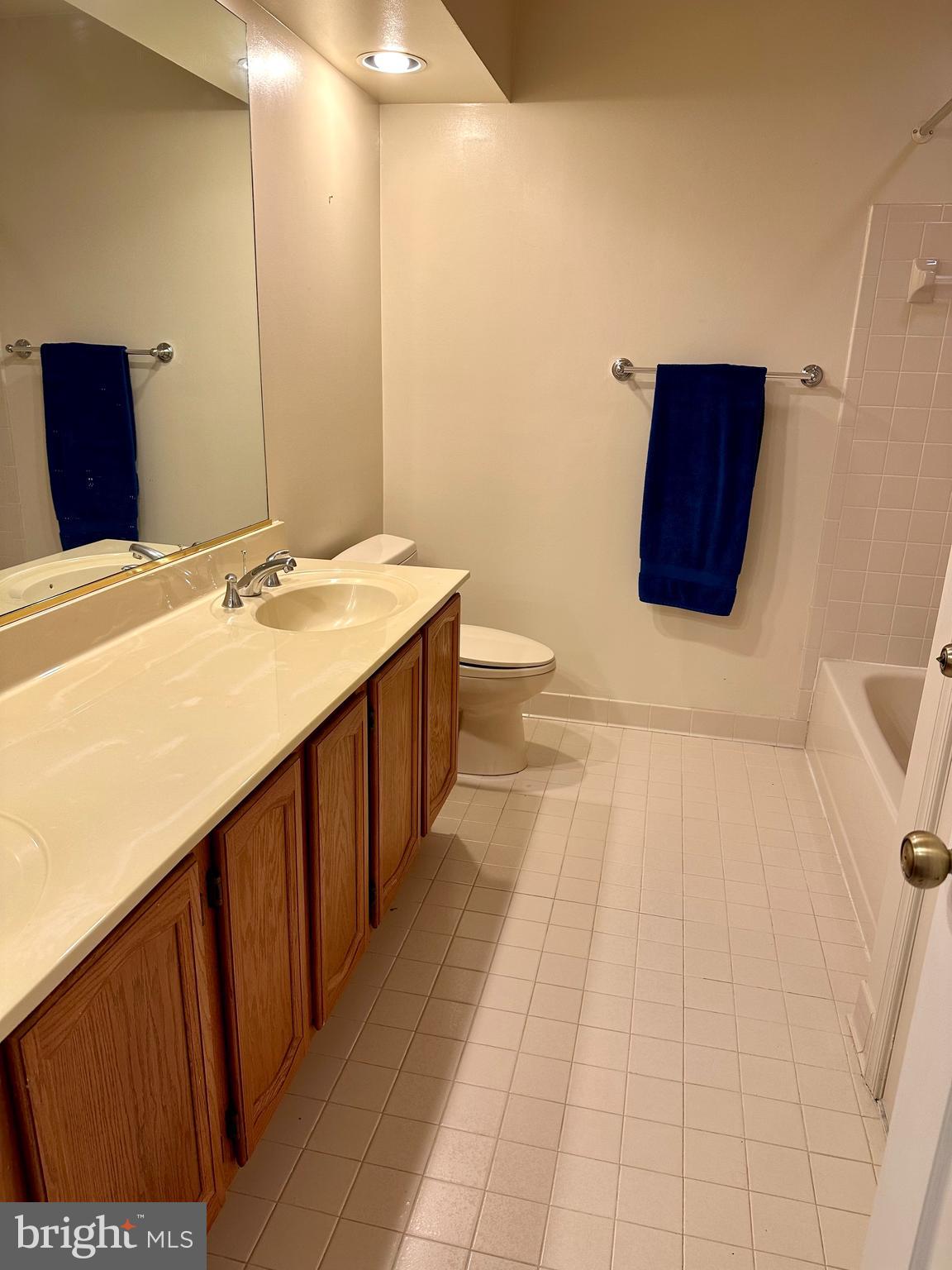 RIVA TRACE - Residential Lease