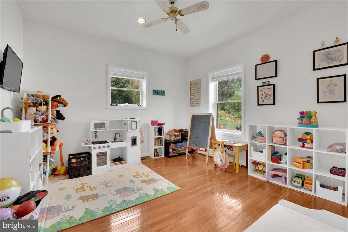 ROSE HILL FARMS - Residential