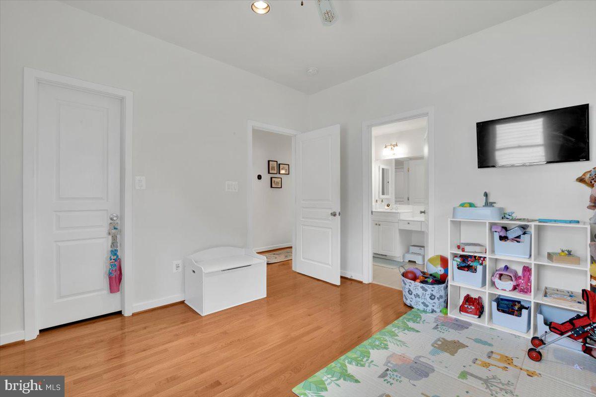 ROSE HILL FARMS - Residential