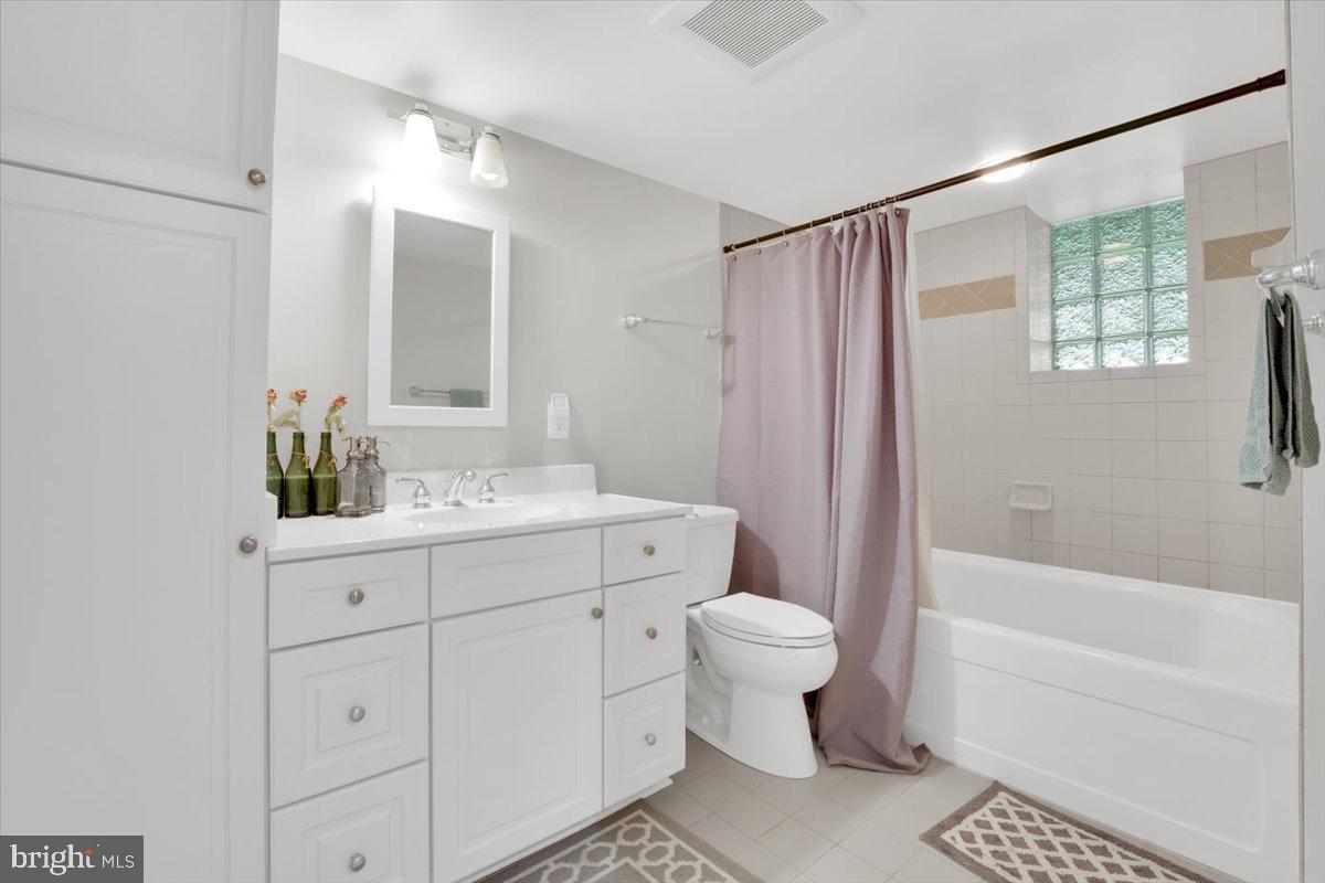 ROSE HILL FARMS - Residential