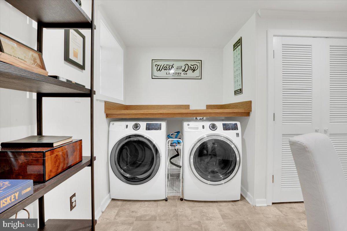 ROSE HILL FARMS - Residential