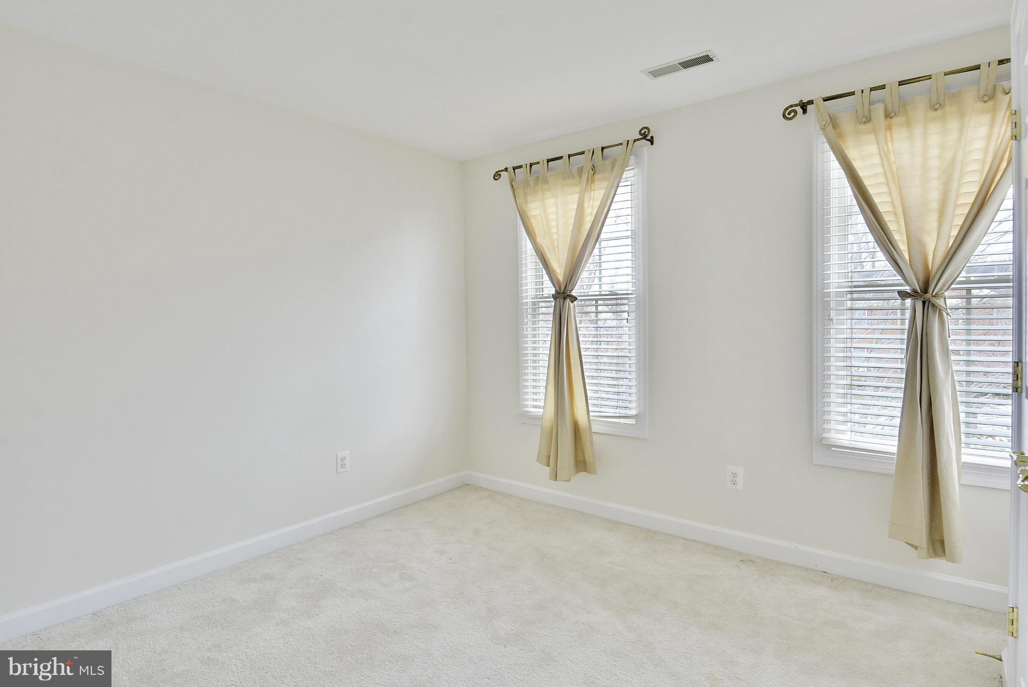 NEWPORT - Residential Lease