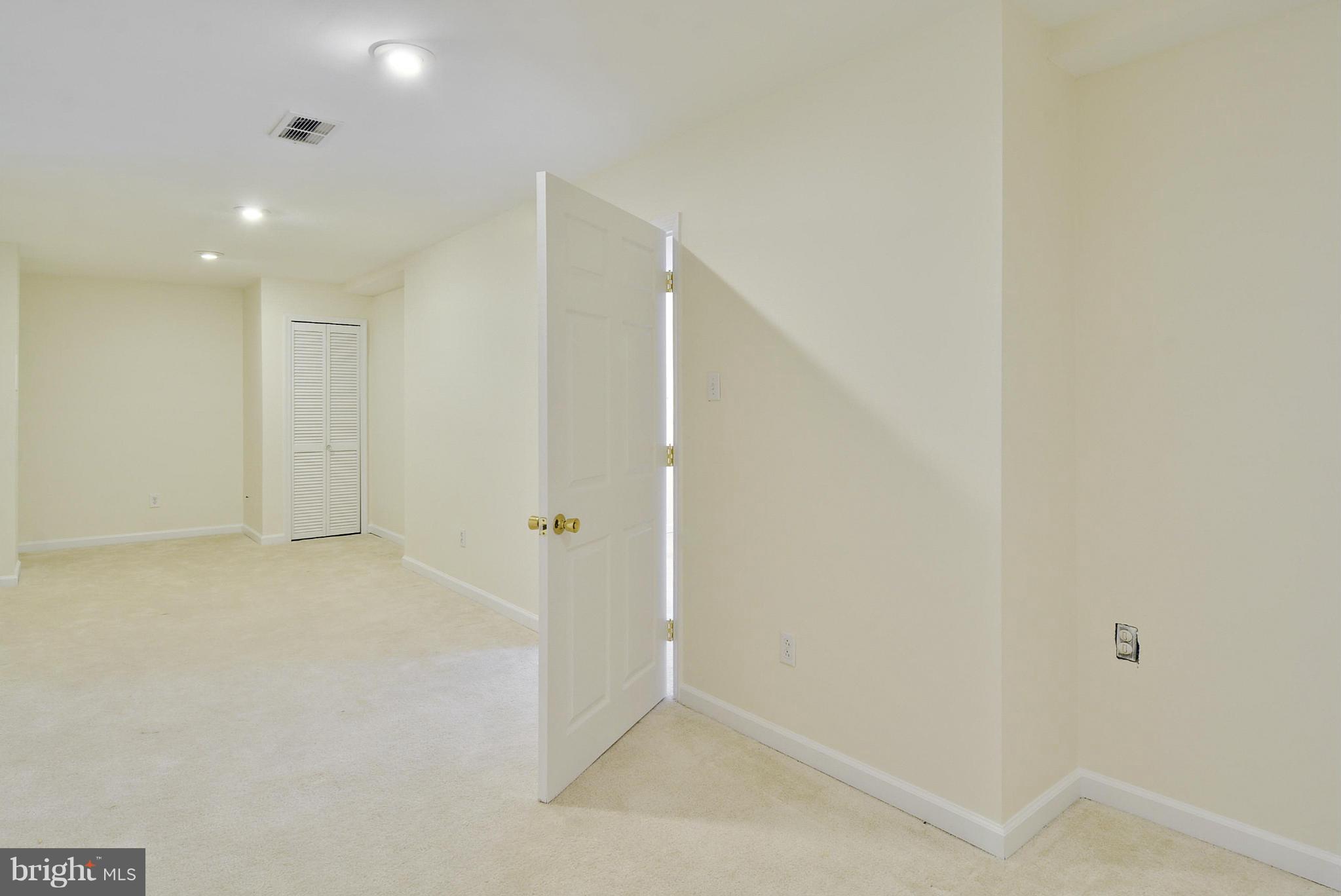 NEWPORT - Residential Lease