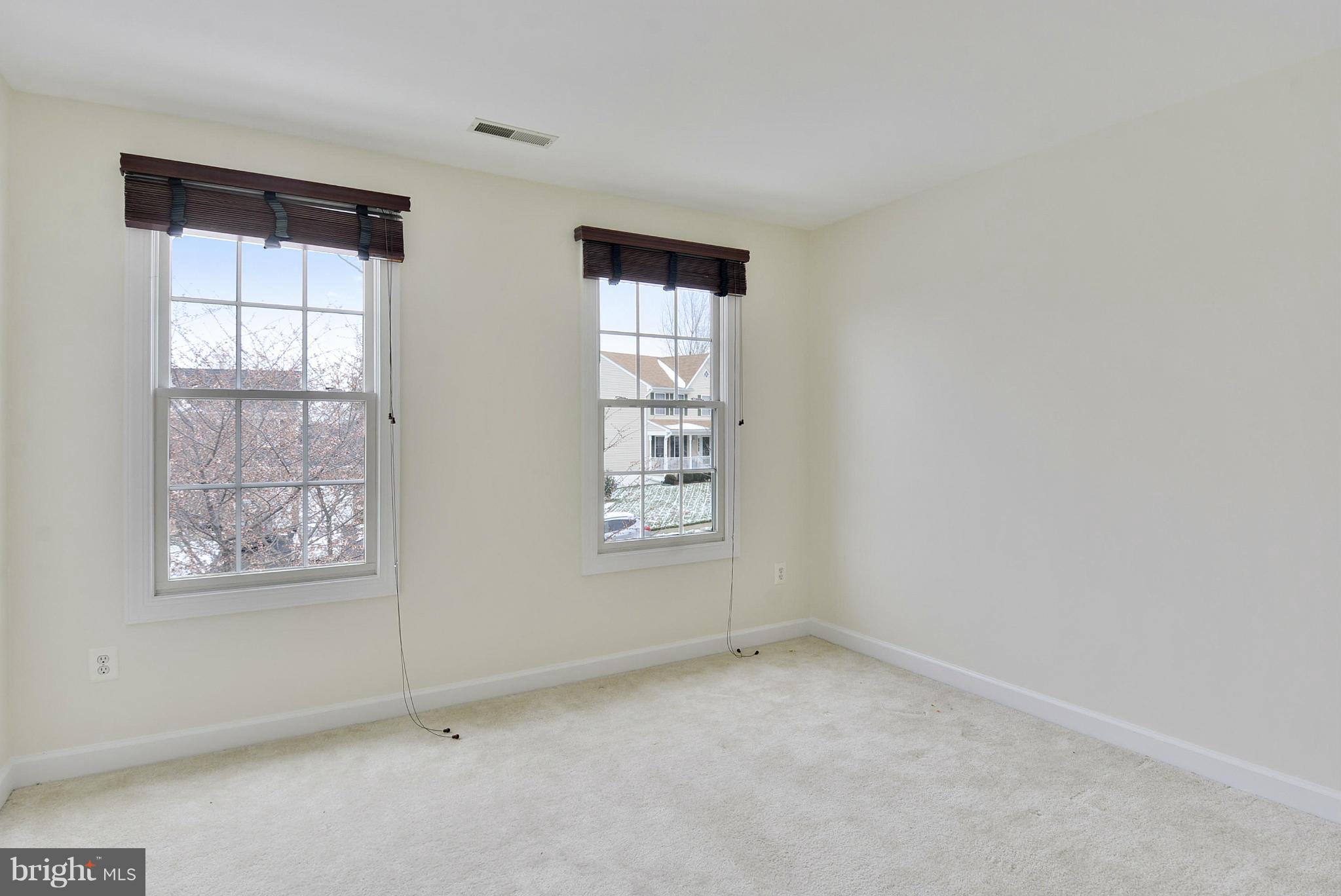 NEWPORT - Residential Lease