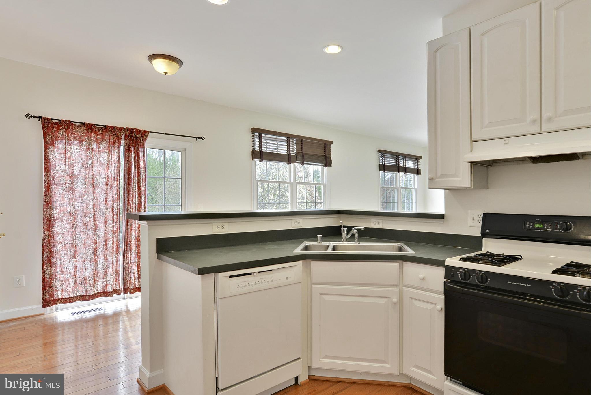 NEWPORT - Residential Lease