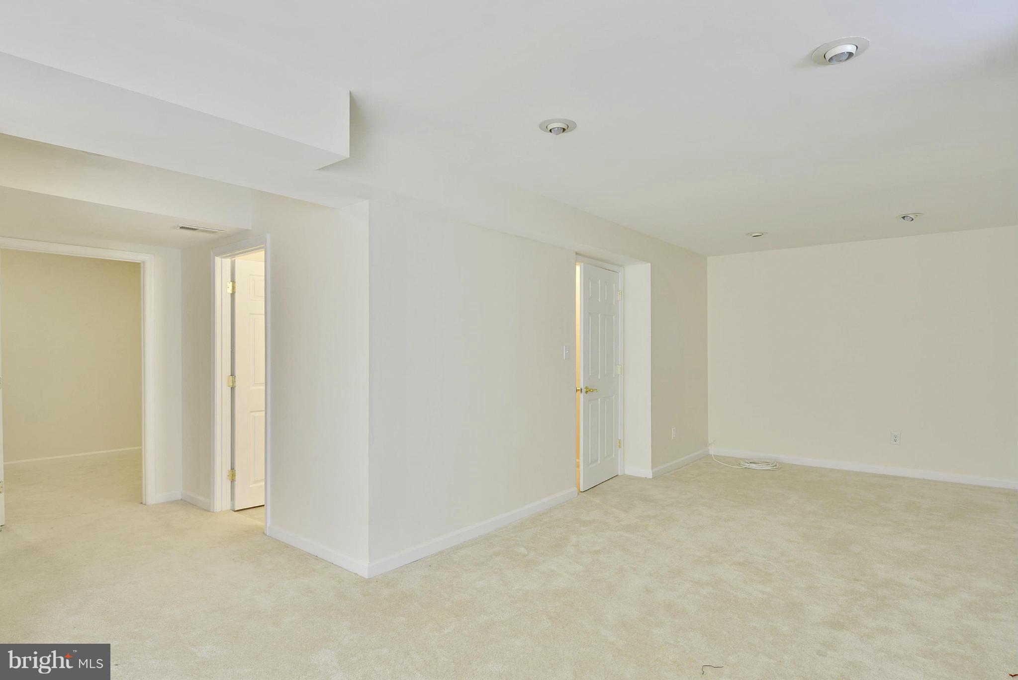 NEWPORT - Residential Lease