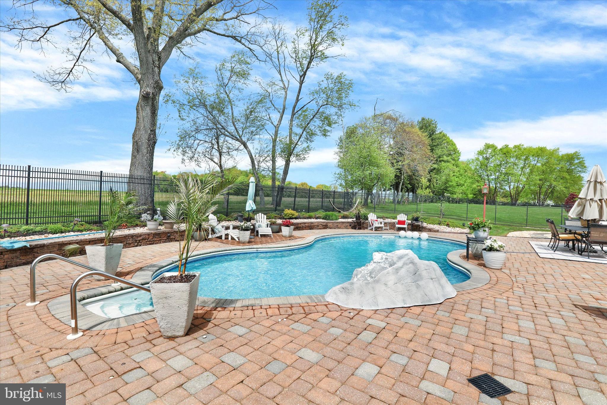 DOLINGTON ESTATES - Residential