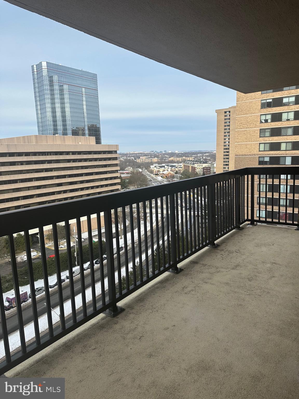 SKYLINE HOUSE - Residential