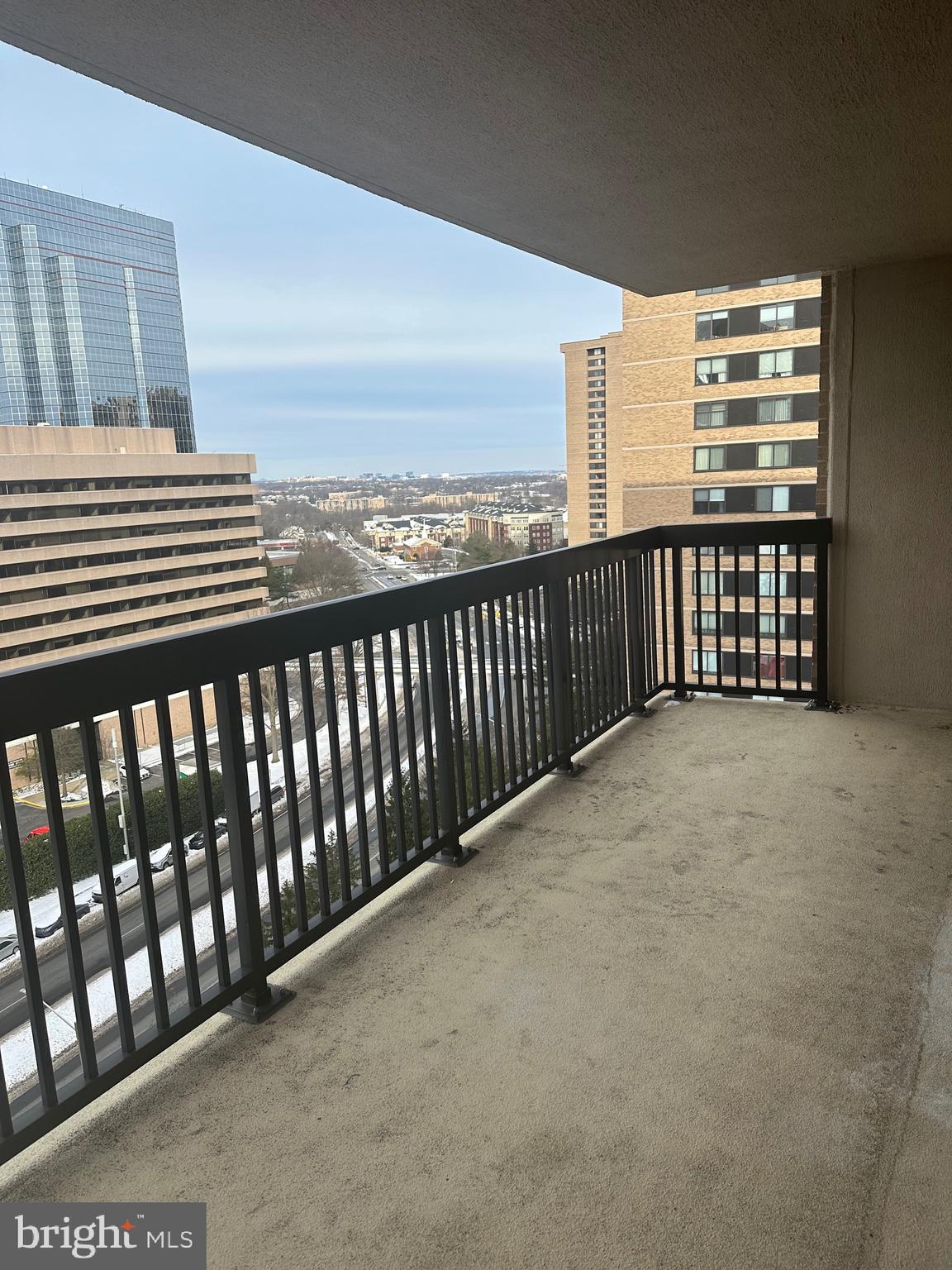 SKYLINE HOUSE - Residential