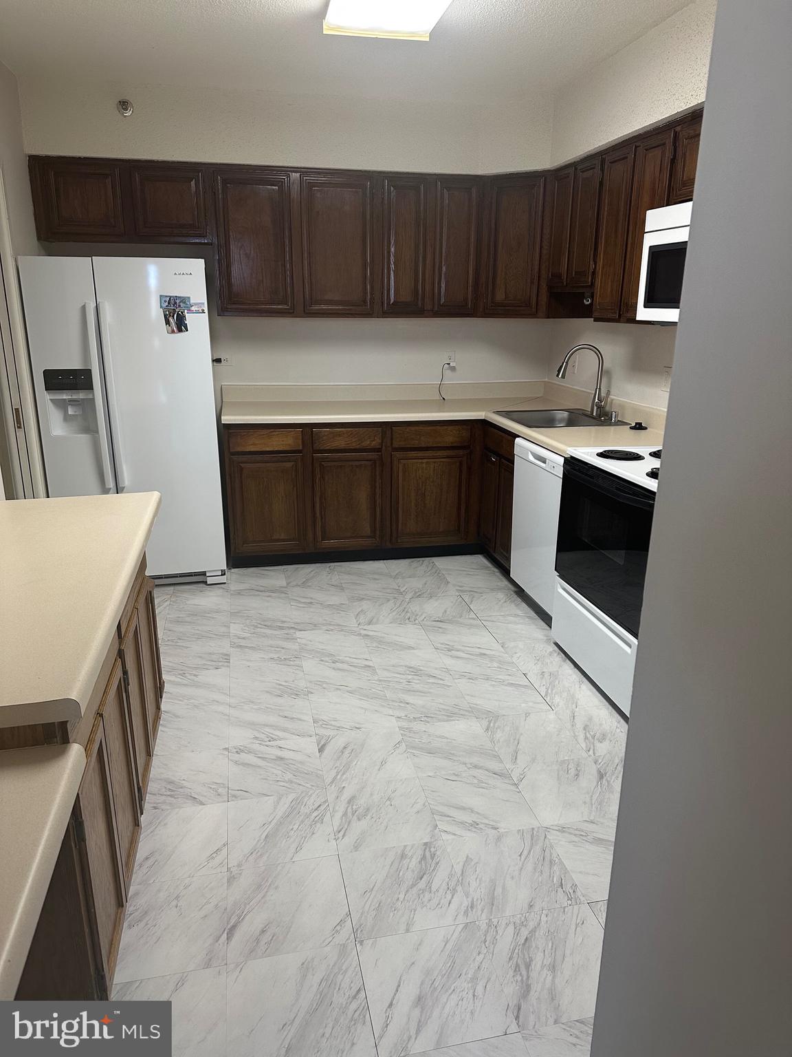 SKYLINE HOUSE - Residential