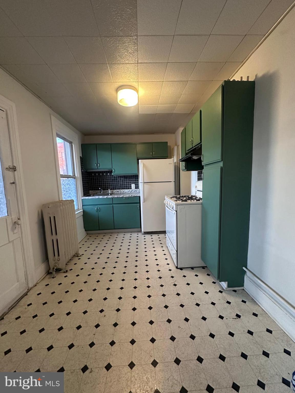 17 E WALNUT STREET 3