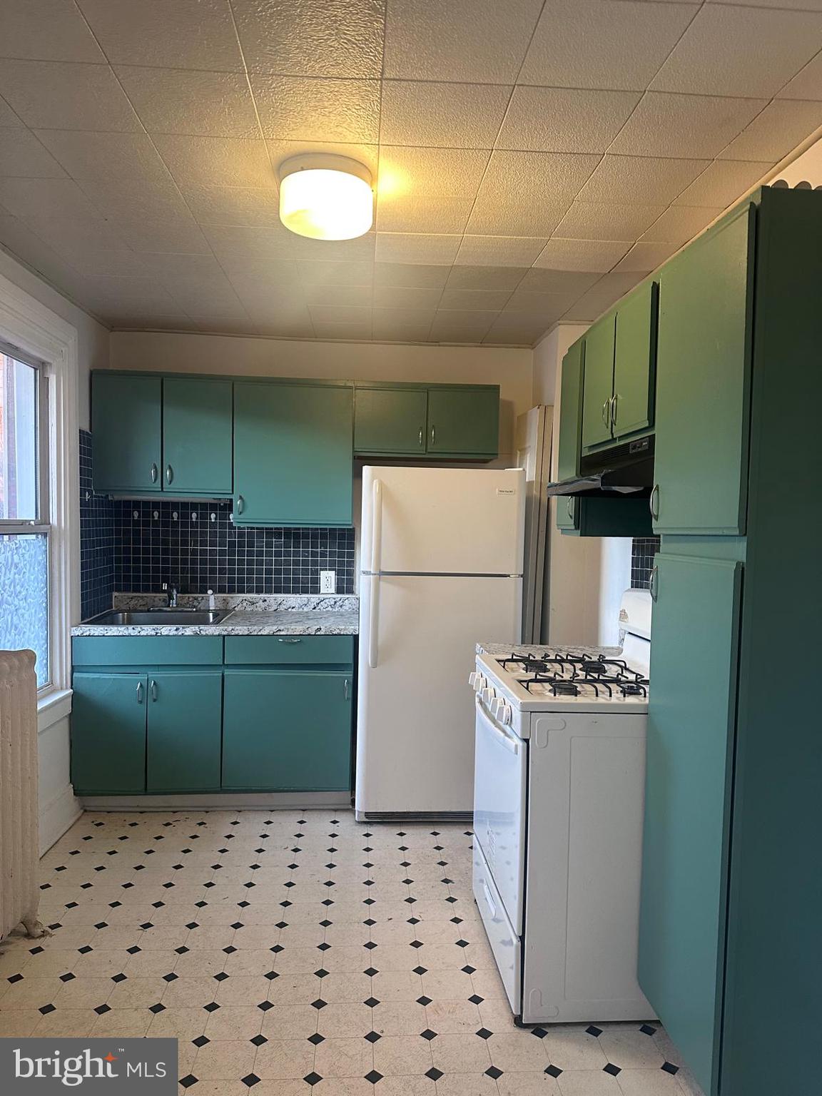 17 E WALNUT STREET 3