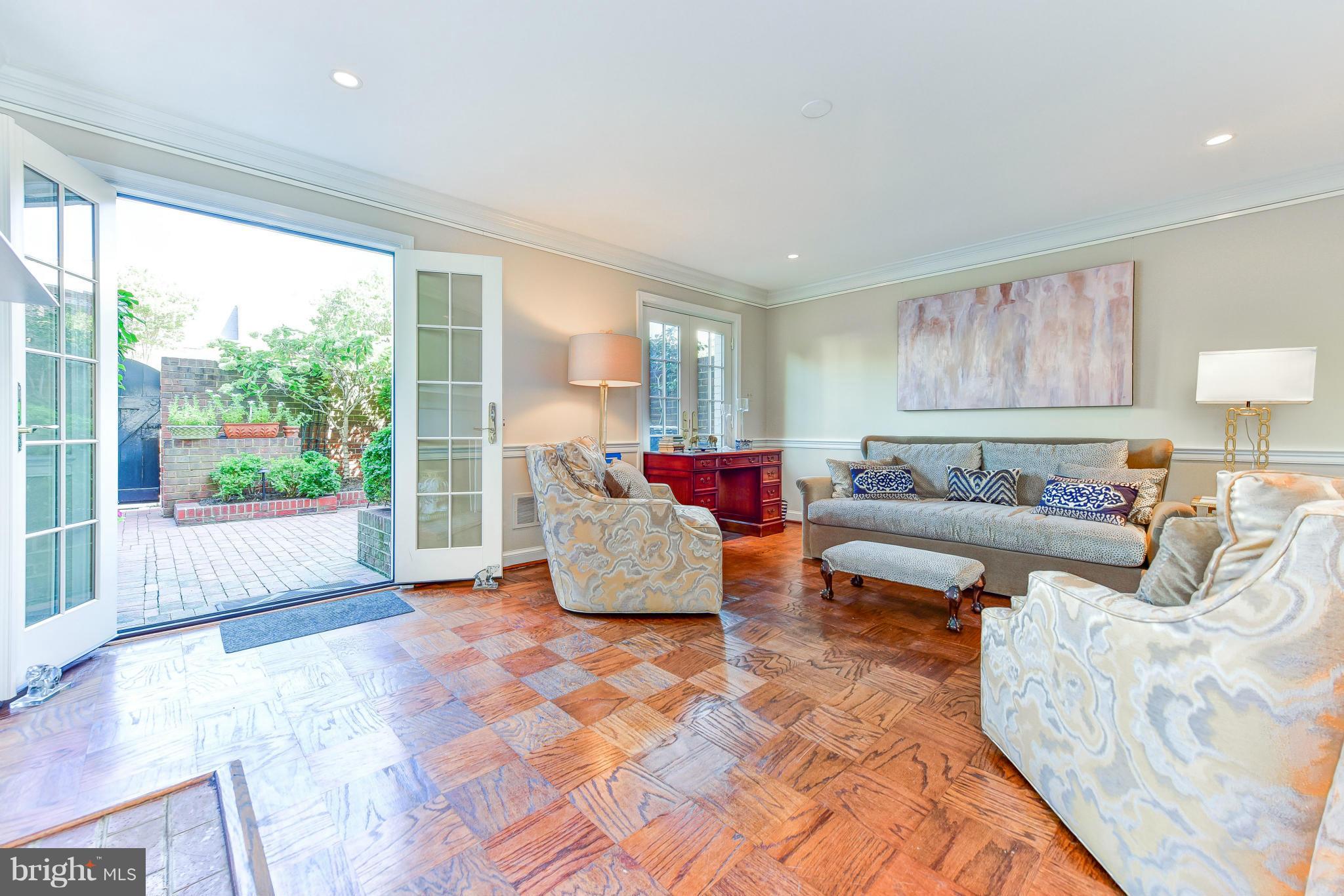 CAMERON MEWS - Residential Lease