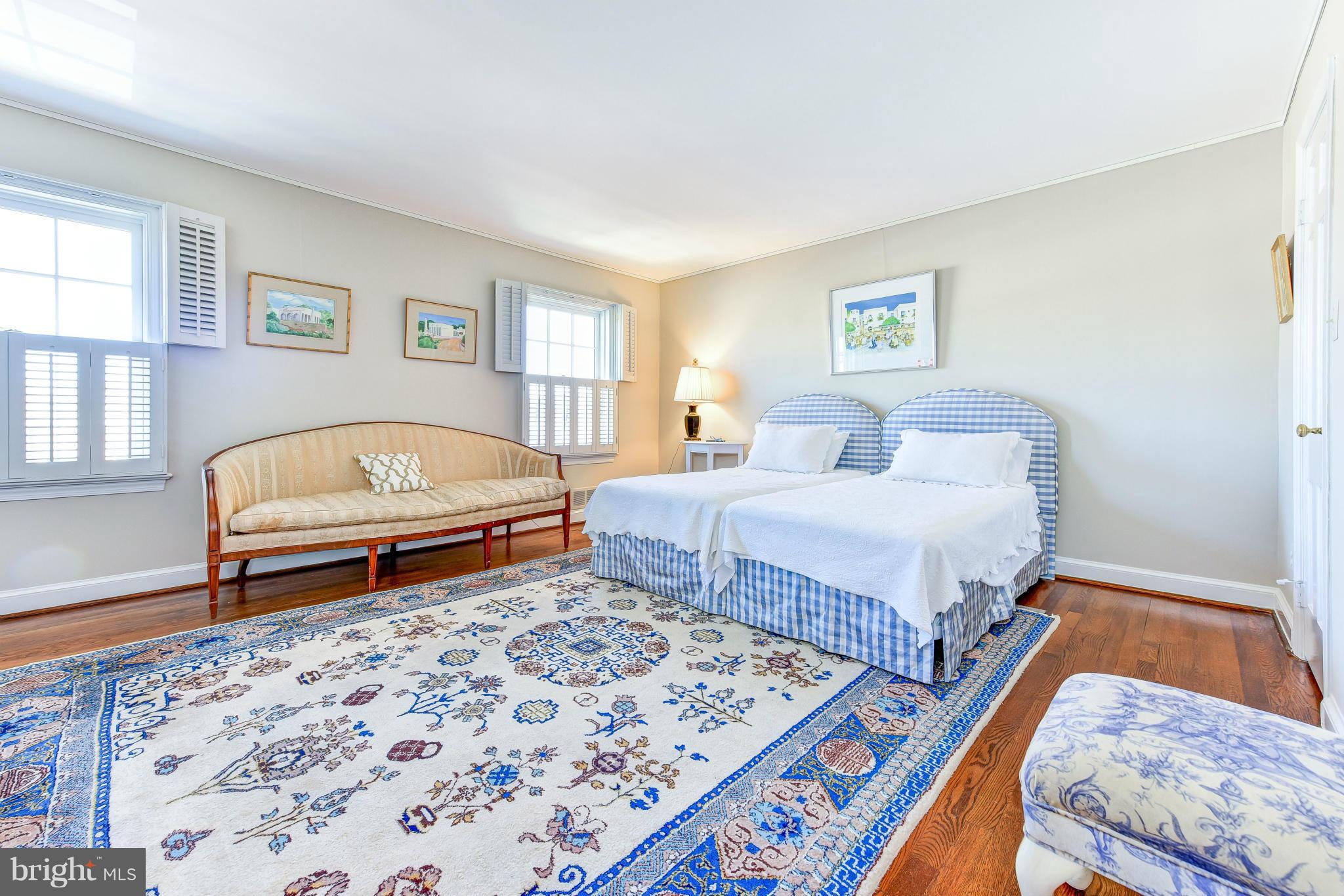 CAMERON MEWS - Residential Lease