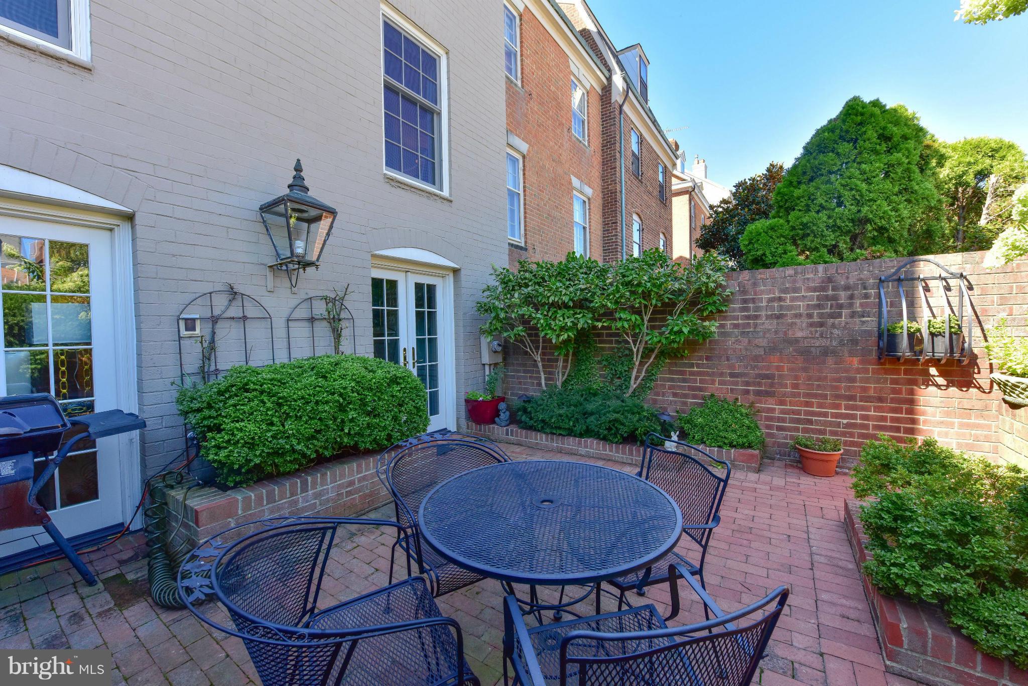 CAMERON MEWS - Residential Lease