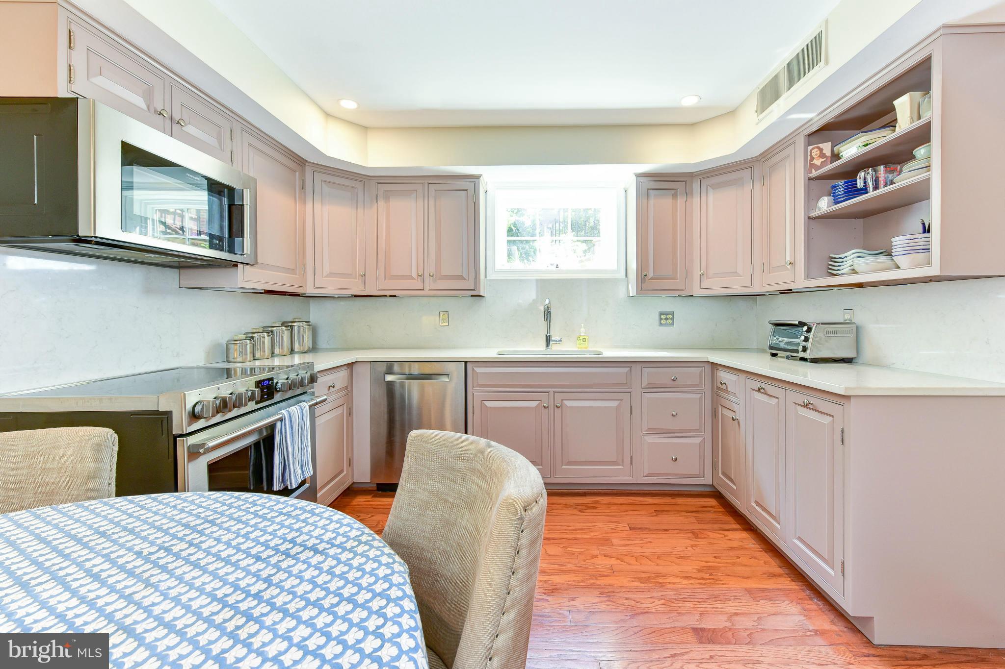 CAMERON MEWS - Residential Lease