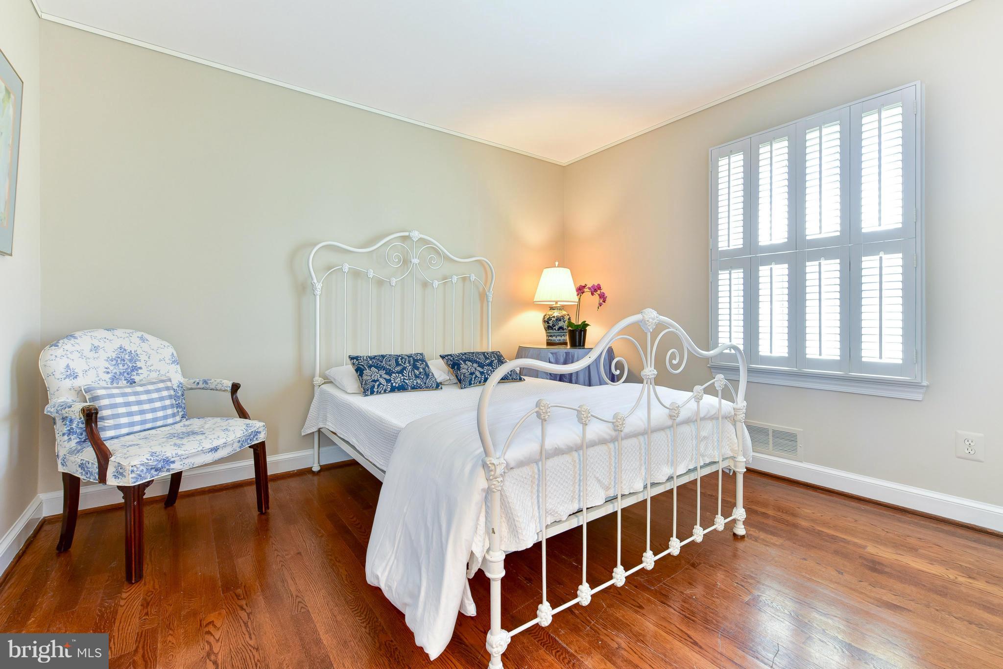 CAMERON MEWS - Residential Lease