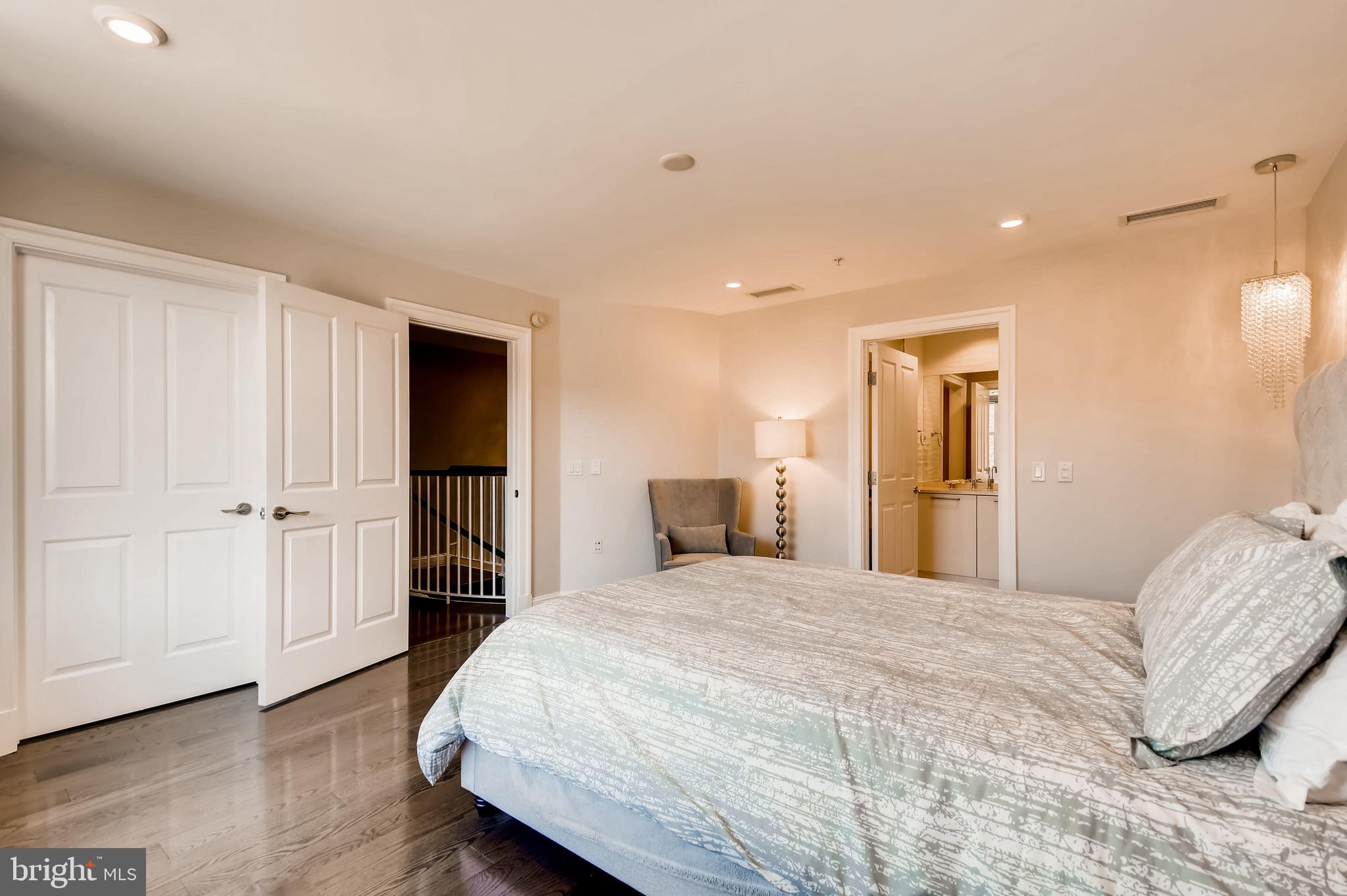 THE RITZ-CARLTON RESIDENCES - Residential