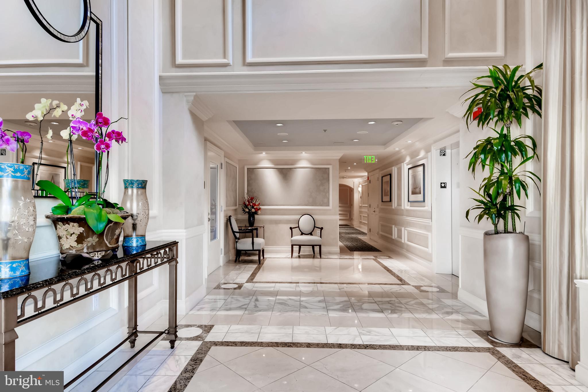 THE RITZ-CARLTON RESIDENCES - Residential