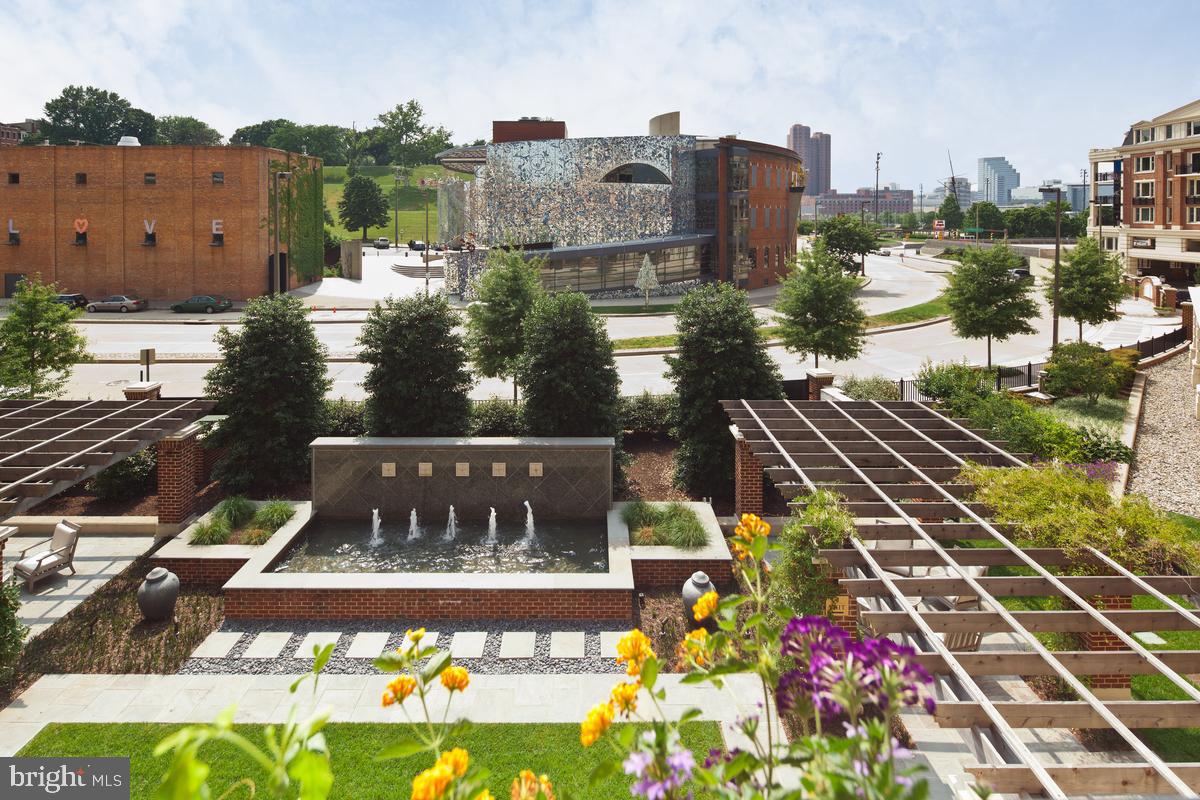 THE RITZ-CARLTON RESIDENCES - Residential