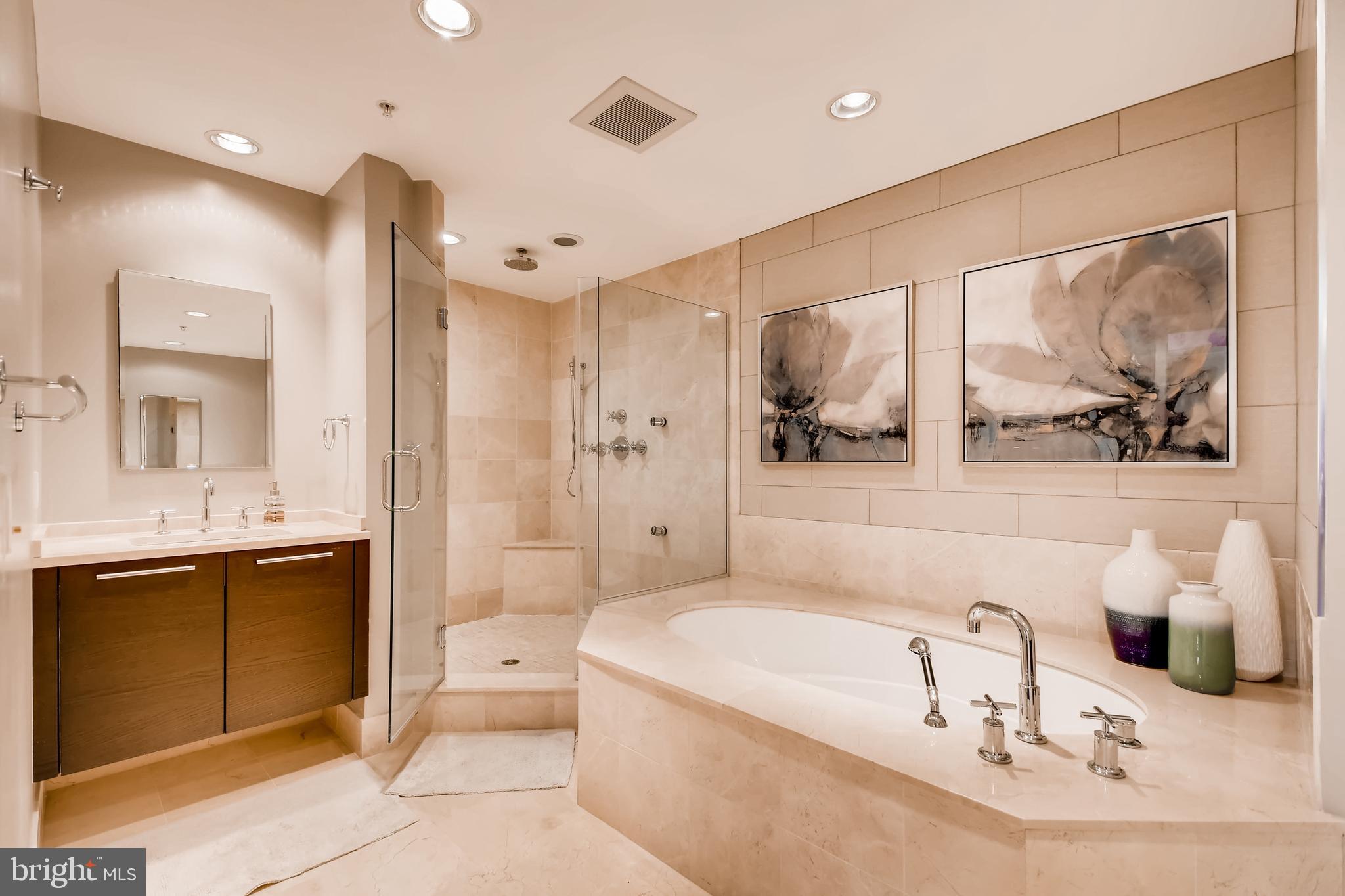 THE RITZ-CARLTON RESIDENCES - Residential