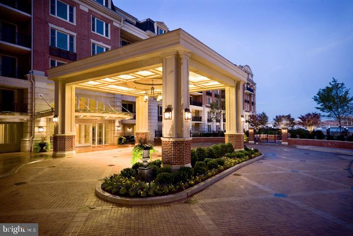 THE RITZ-CARLTON RESIDENCES - Residential