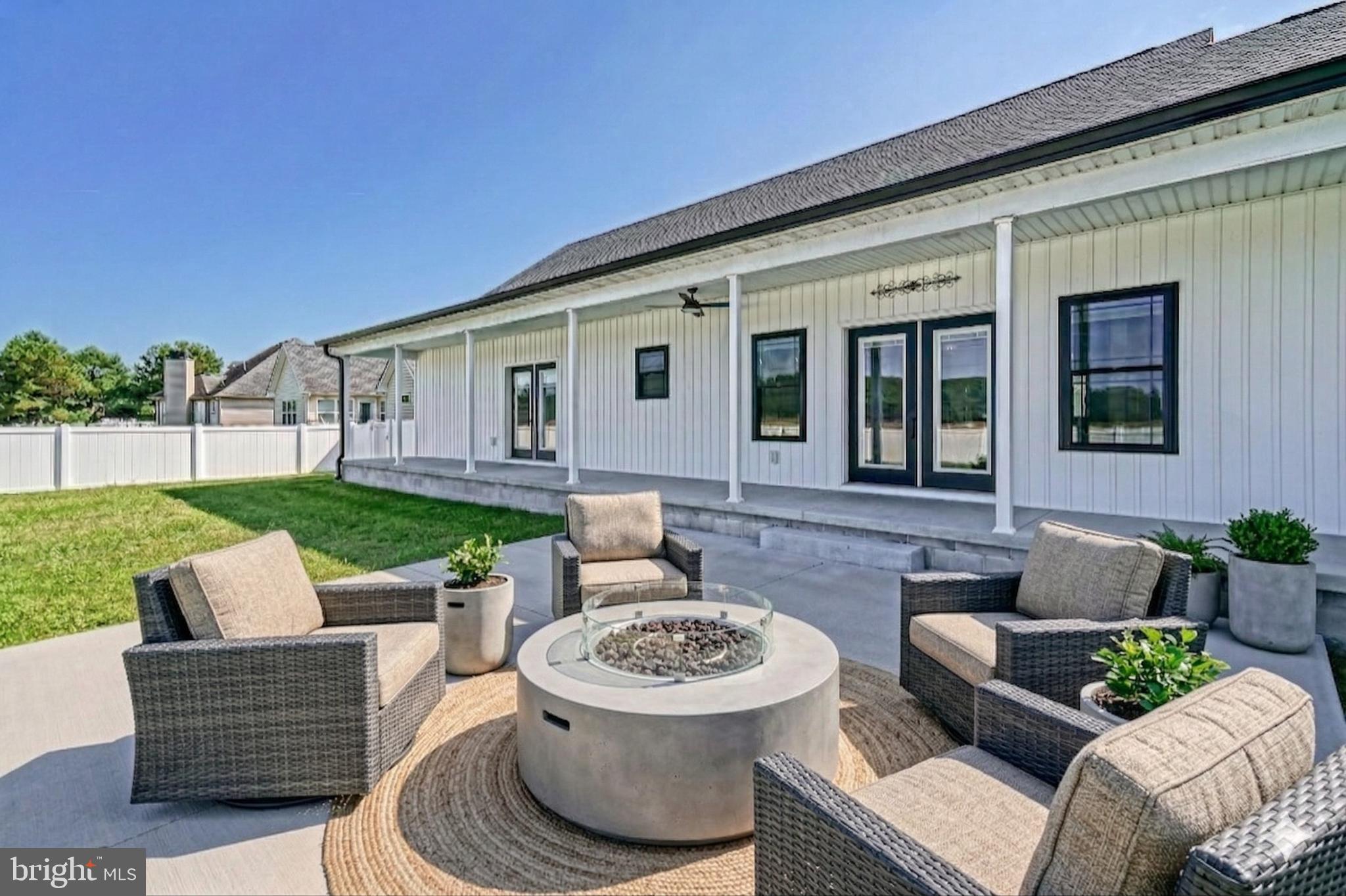 PINTAIL POINTE - Residential